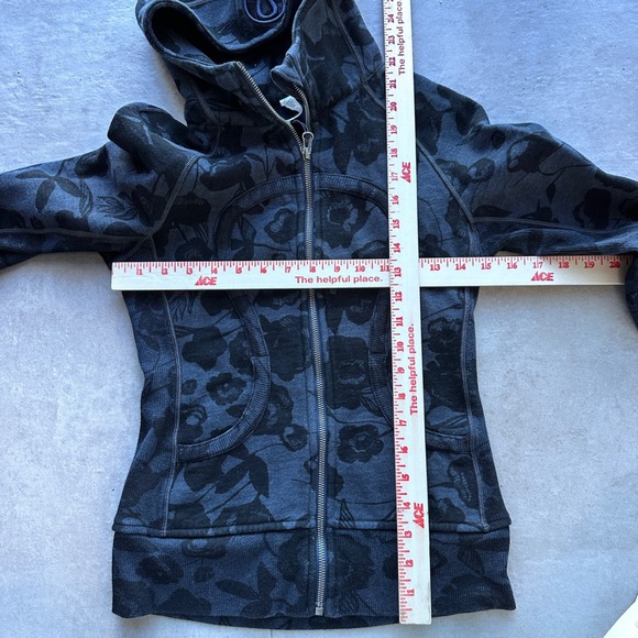 Lululemon Scuba Hoodie Womens 2 Blue Floral Embroidered Panel Athleasure Zip EUC - Picture 8 of 13